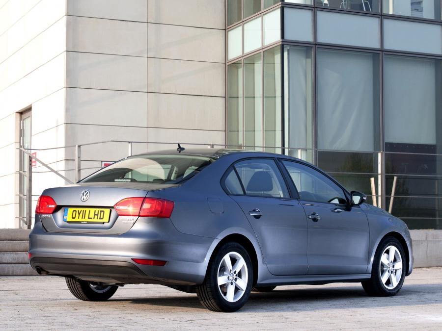  Volkswagen Jetta 2010 года  (UK) (фото 9 из 17)